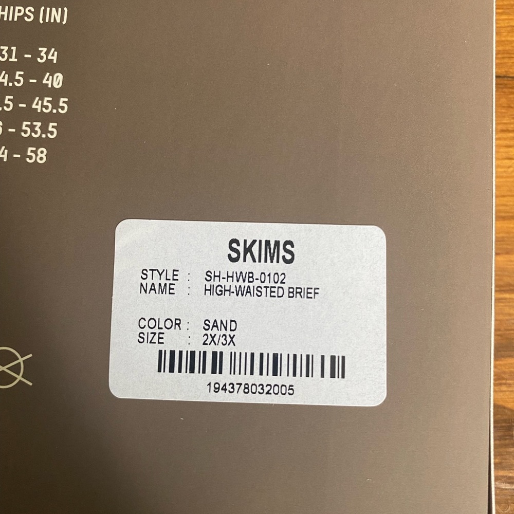 NWT SKIMS sculpting high wasted brief - Picture 4 of 7